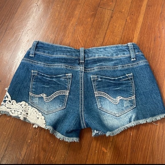 Jean shorts, BONGO, size 0 - Picture 2 of 3